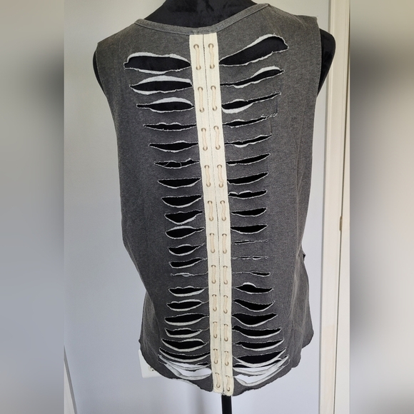 POL Gray Sleeveless Top with Cream Lace and Cutout Detail. Sz S NWOT - Picture 2 of 7